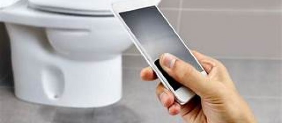 WC Phone: Che rapporto hai tra il tuo cellulare e la toilette?